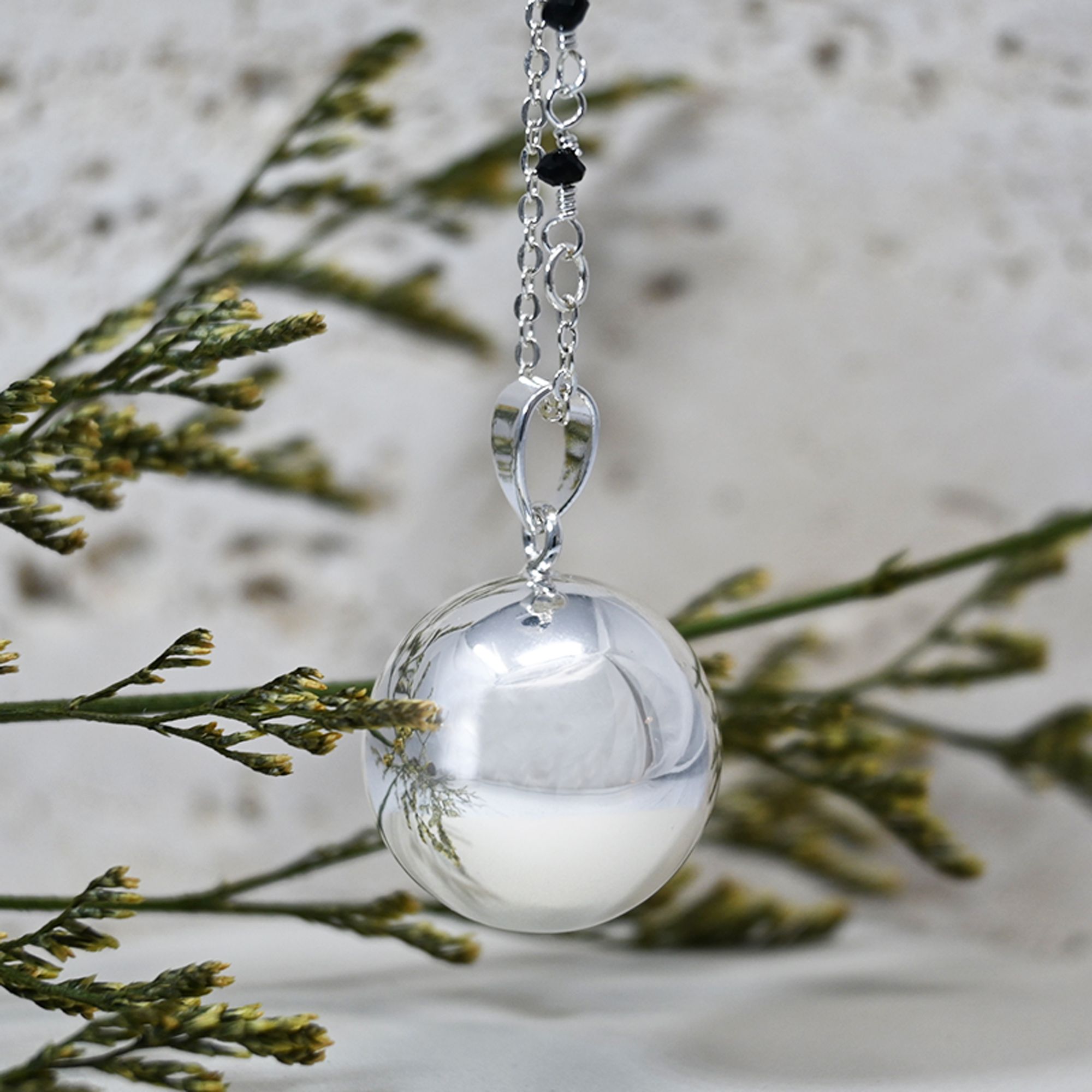 Bola de grossesse argent lisse - GIULINA (Chaine semi-perlée/cristal noir) (réf NB1070)