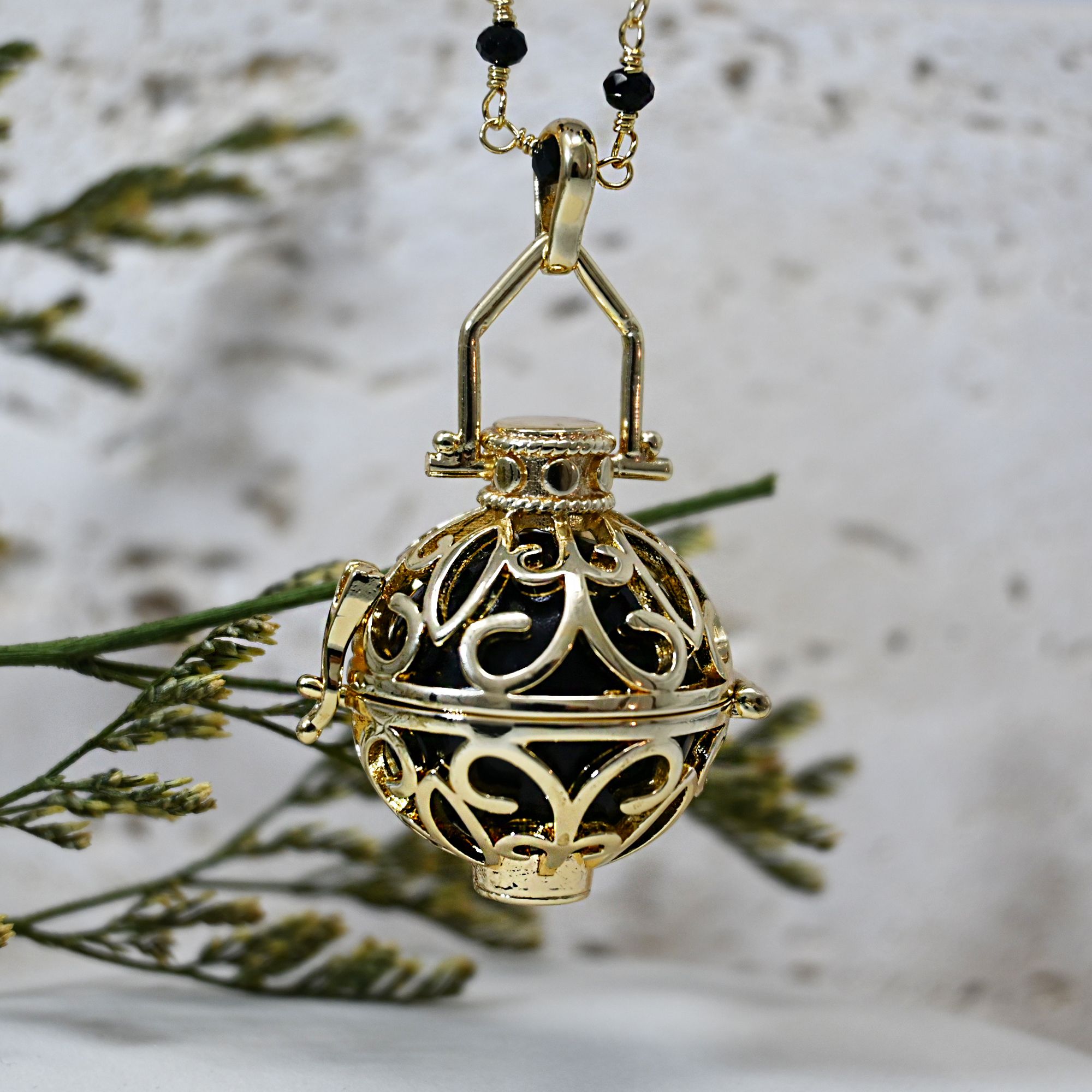 Bola de grossesse cage or - LIA (Chaine perlée noire/bille noire) (réf NB3022)